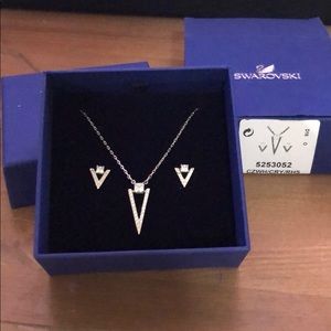 Swarovski necklace and earring set